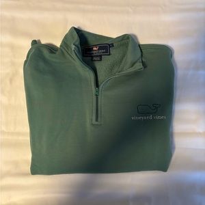 Vineyard vines green men’s small quarter zip in great condition.
